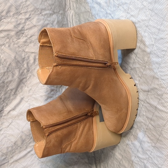Universal Thread Katrina Platform Boots in tan.  - Picture 9 of 16